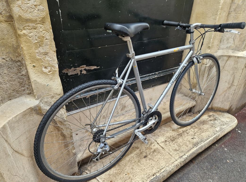 Vélo de route urbain reconditionné Decathlon Cobra 520