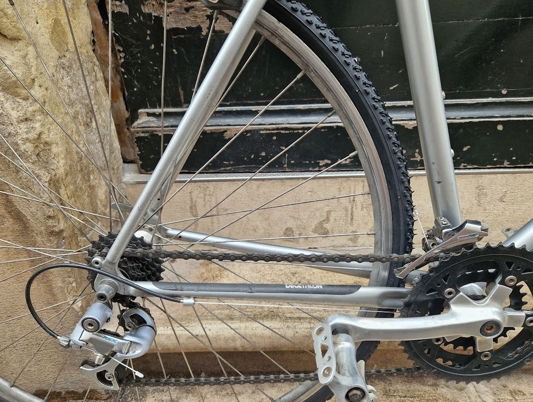 Vélo de route urbain reconditionné Decathlon Cobra 520