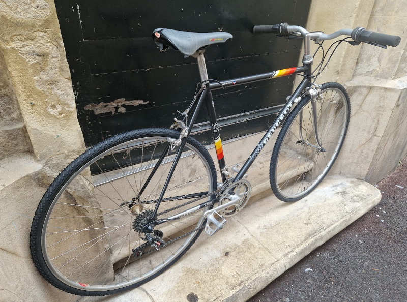 Vélo de route gravel vintage urbain Peugeot reconditionné
