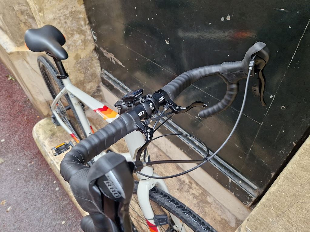 Cyclorandonneuse et gravel Lapierre