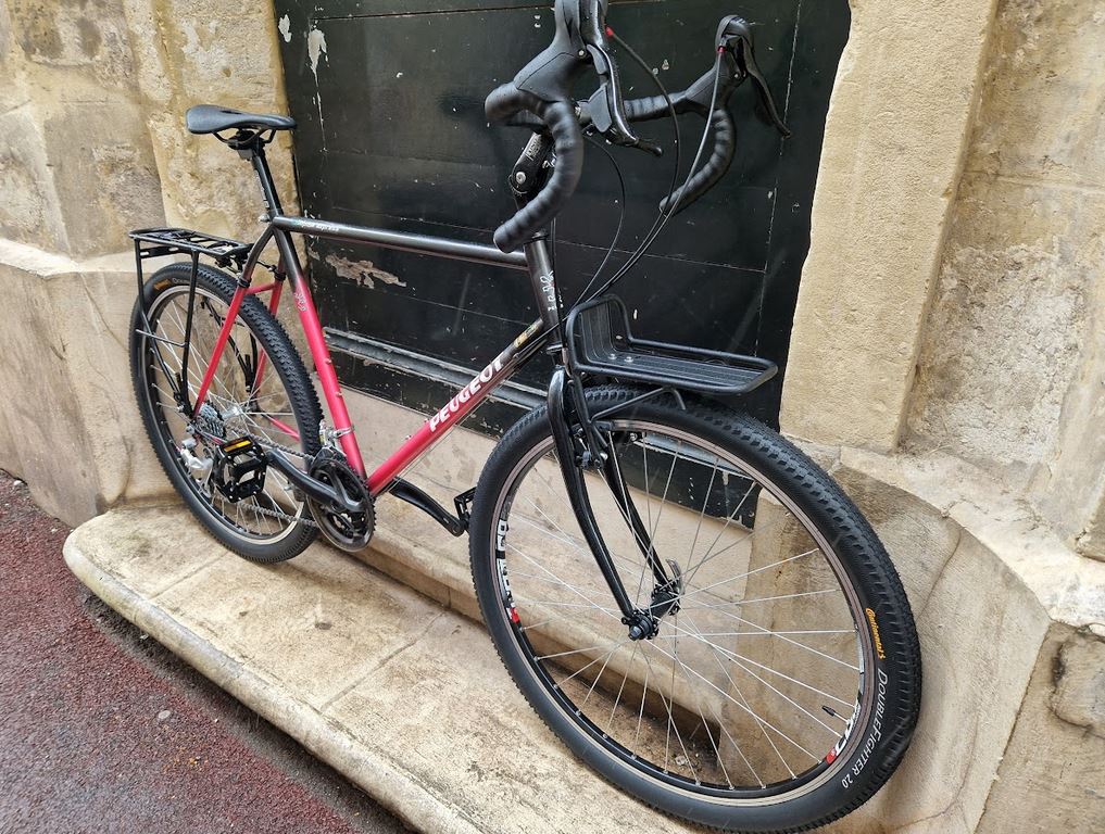 Gravel et randonneuse Peugeot de grande taille