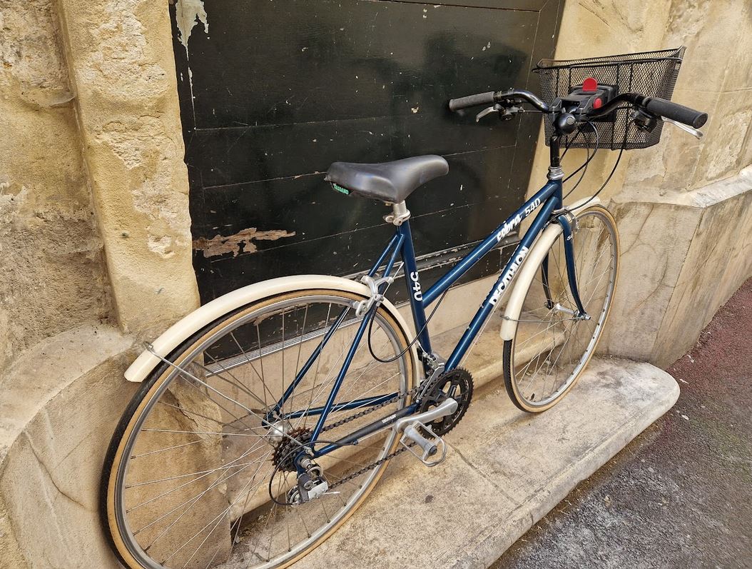 Vélo de ville femme Decathlon cobra reconditionné avec panier