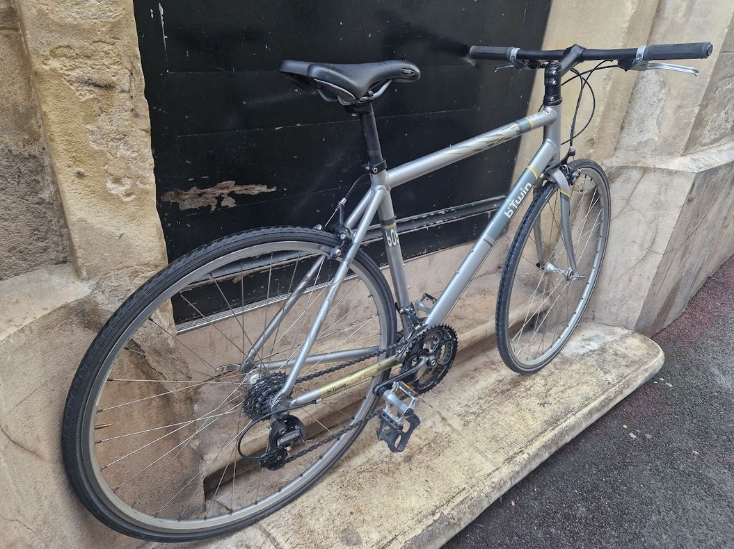 Vélo de route urbain reconditionné