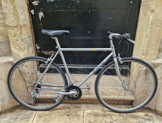 Vélo de route urbain reconditionné Decathlon Cobra 520