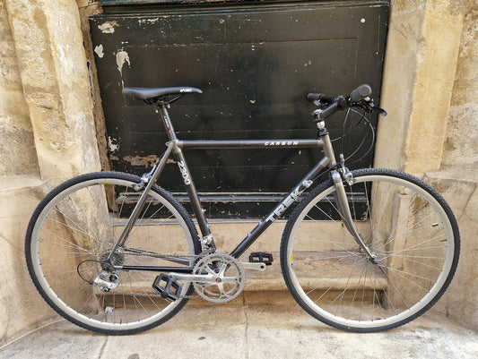 Vélo de route en carbone urbanisé Trek 2300 reconditionné