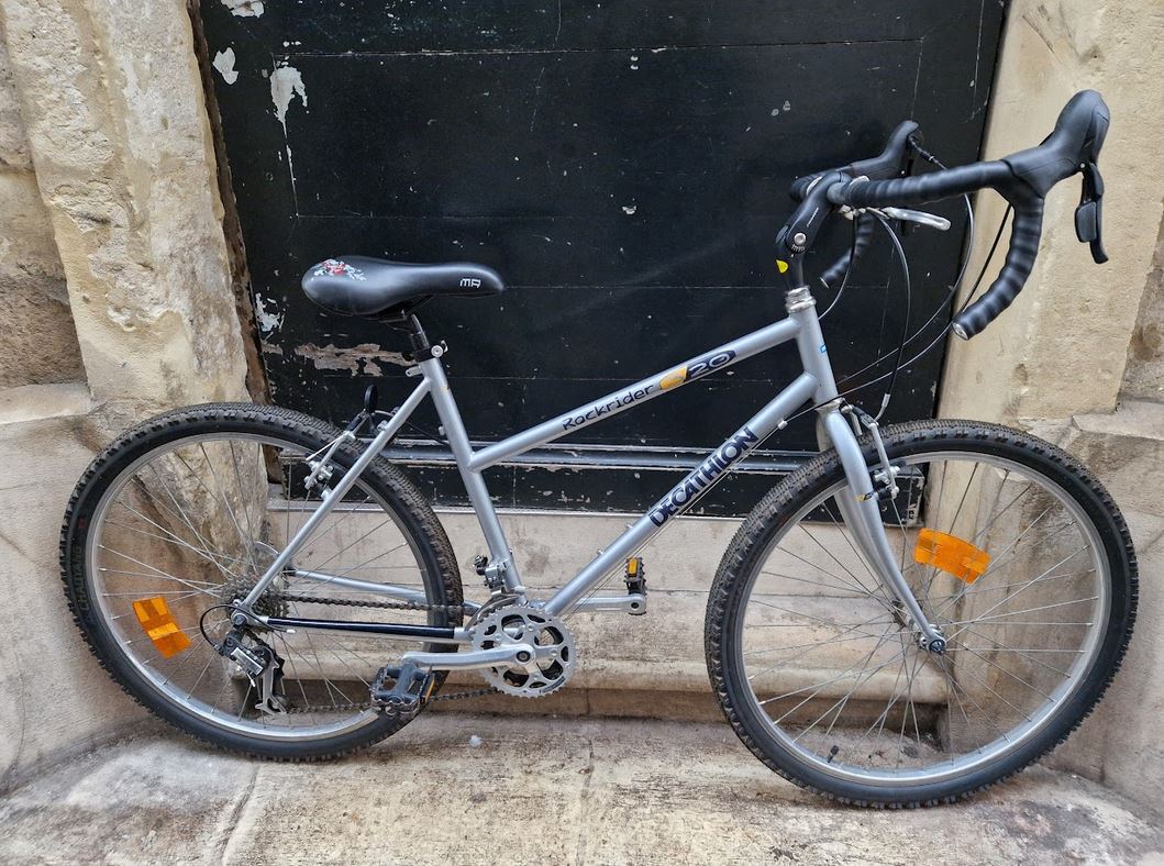 Randonneuse gravel sur cadre femme