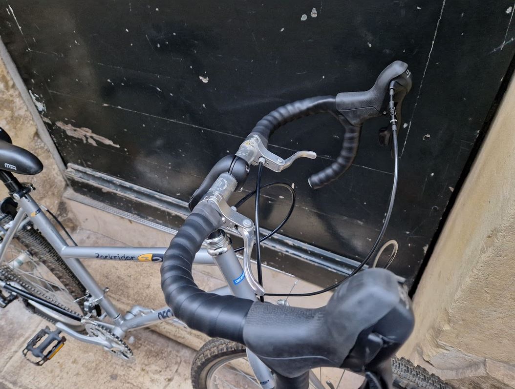 Randonneuse gravel sur cadre femme