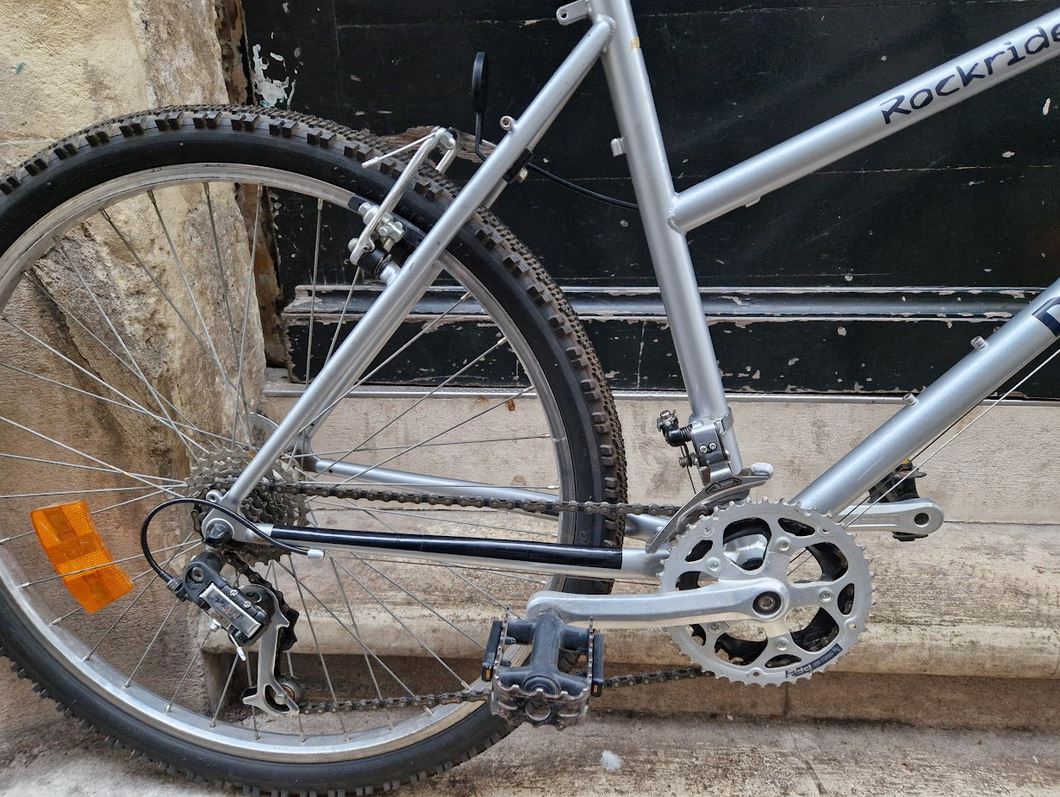 Randonneuse gravel sur cadre femme