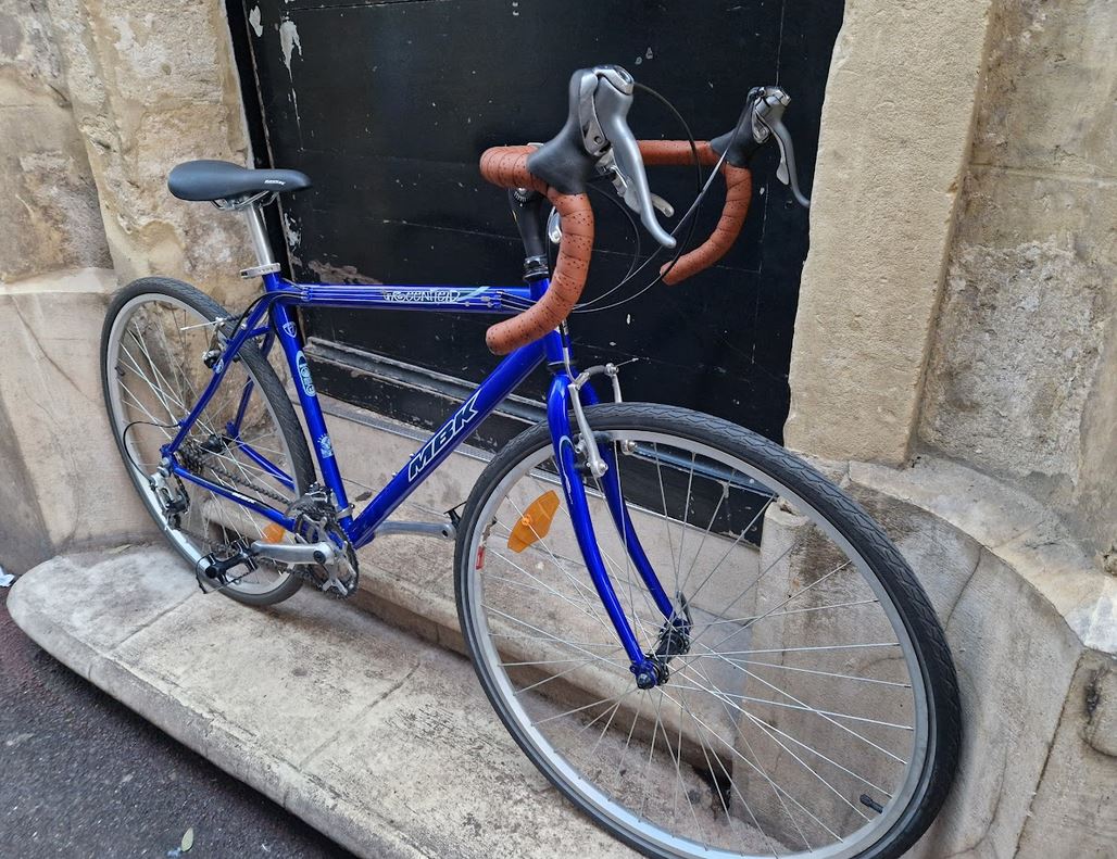 Cyclo randonneuse ou vélo du quotidient MBK blleu reconditionné