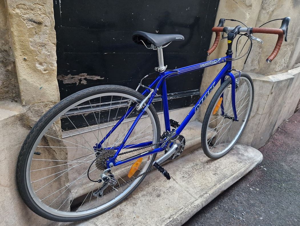 Cyclo randonneuse ou vélo du quotidient MBK blleu reconditionné