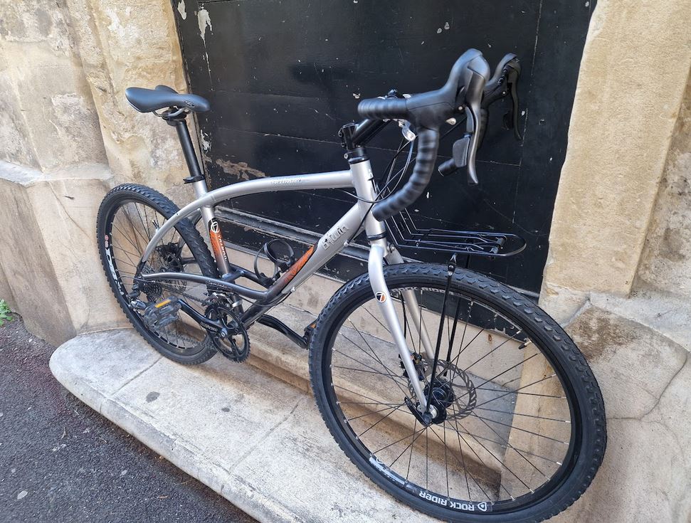 Gravel randonneuse Decathlon à disques reconditionné