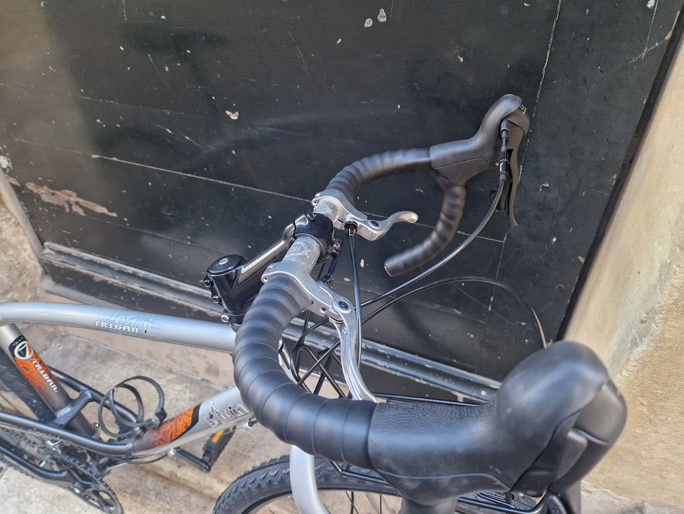 Gravel randonneuse Decathlon à disques reconditionné