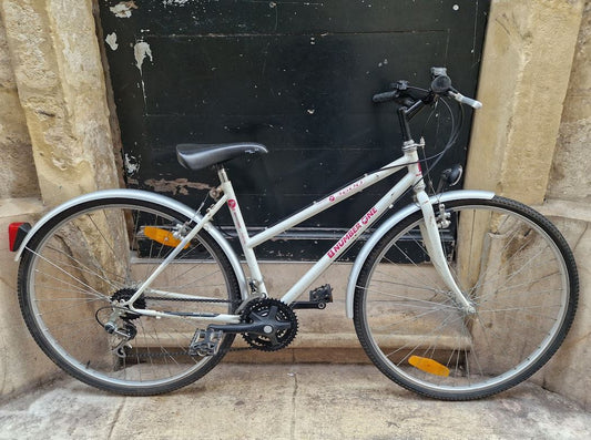 Vélo de ville femme tout équipé reconditionné