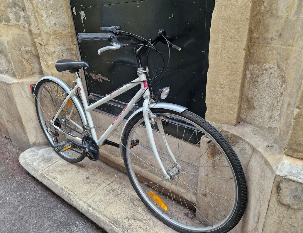 Vélo de ville femme tout équipé reconditionné