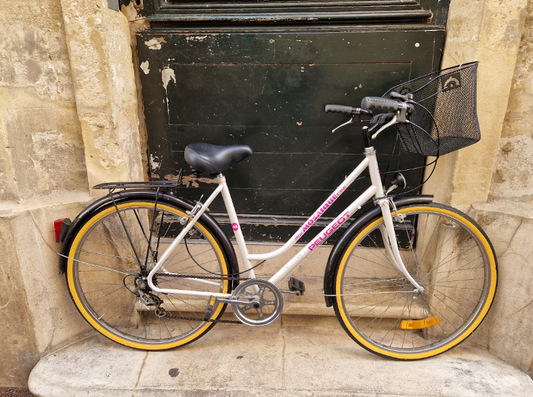 Vélo de ville femme Peugeot tout équipé reconditionné