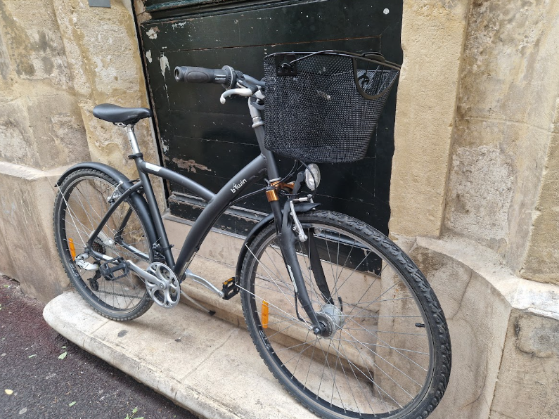 Vélo de ville et VTC mixte Btwin avec panier reconditionné