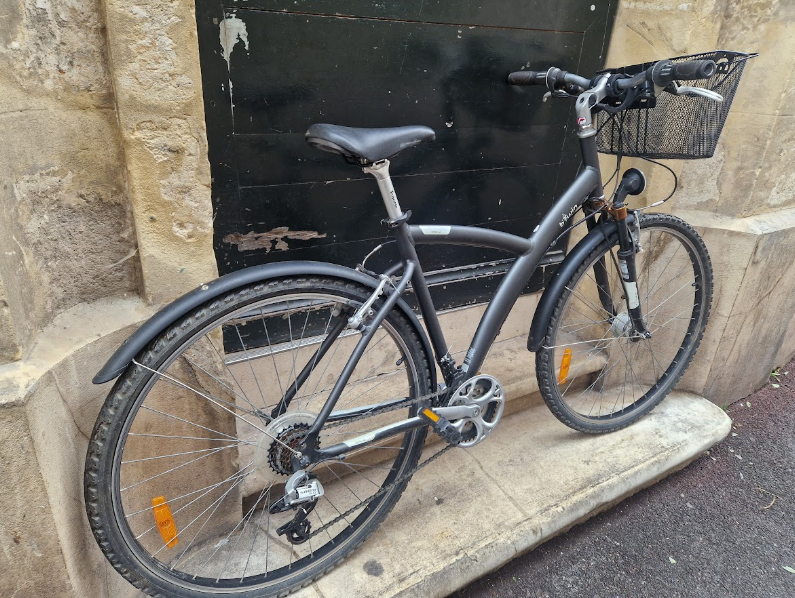 Vélo de ville et VTC mixte Btwin avec panier reconditionné